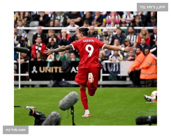 热那亚2-1逆转卡利亚里，老将德斯特罗替补登场完成绝杀